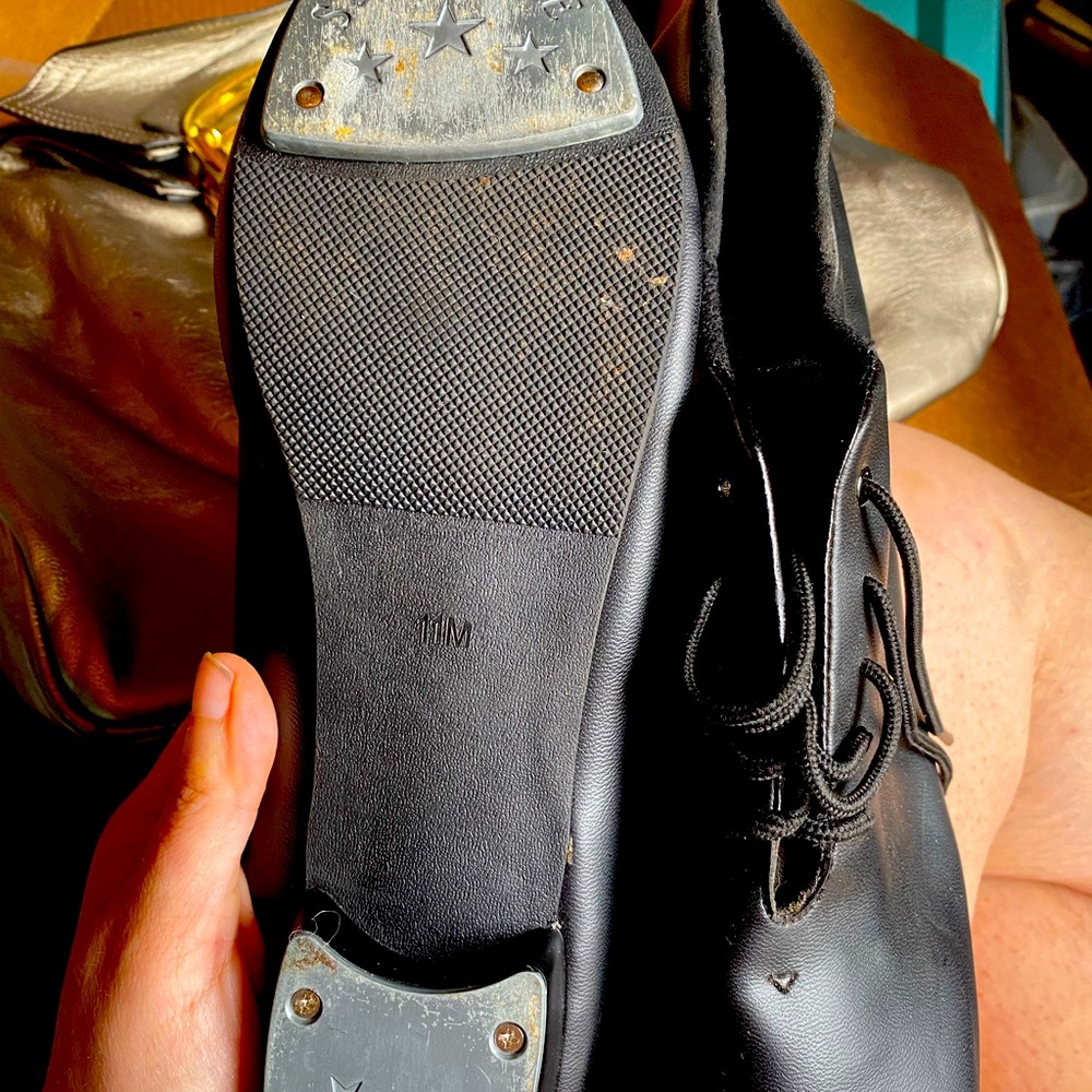 Size 11 men’s tap shoes!